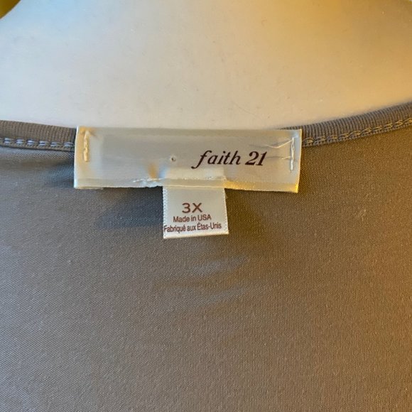 SOLD Faith 21 plus 3x tunic top grey w/ rhinestone - Picture 5 of 6